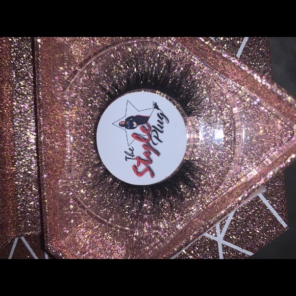 StylePlug Lashes - Picture 2 of 6